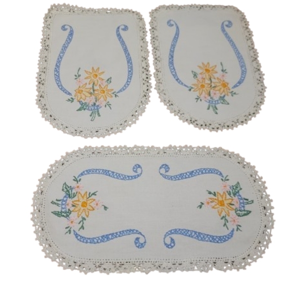 Vintage Embroidered Doilies Set of 3 with Floral Design handmade hand crafted - Picture 1 of 5